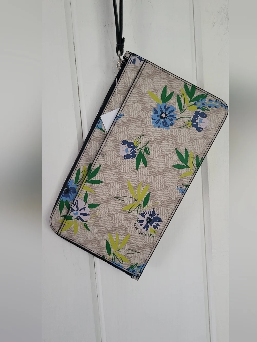 Kate Spade Lucy Spade Flower Floral Medium L-Zip Wristlet